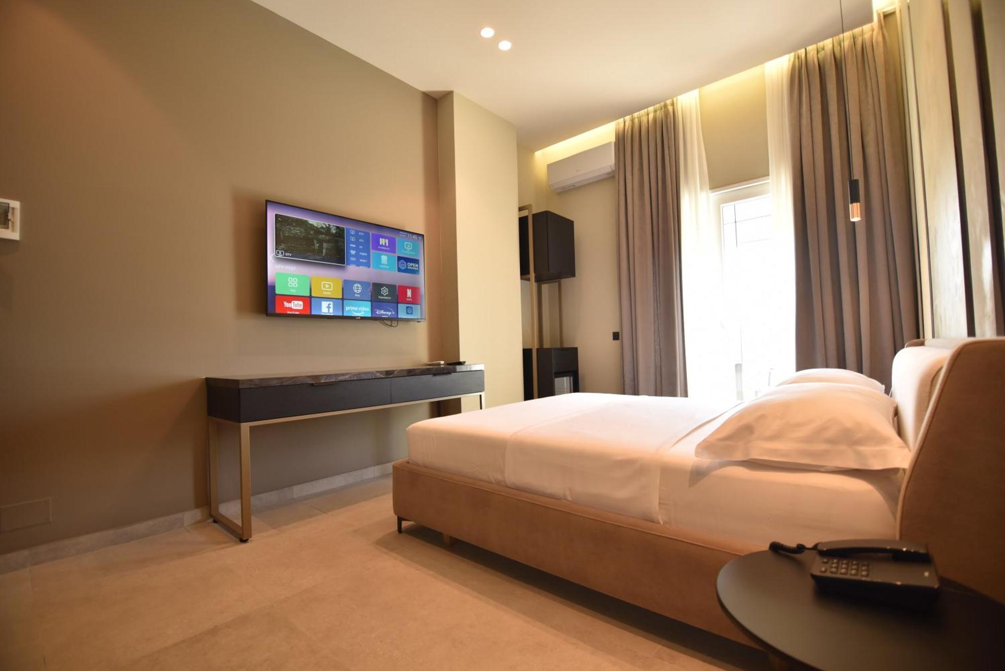 Nuna Hotel *